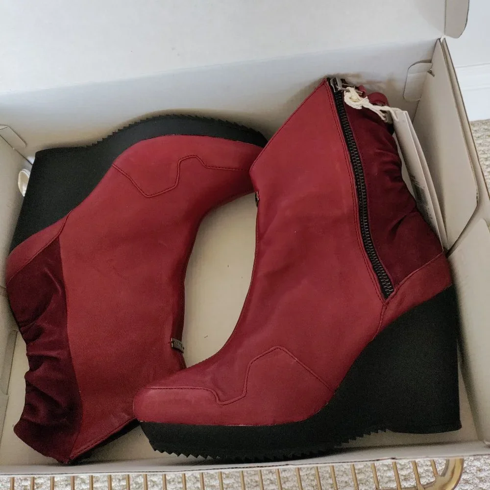 NIB $670 Adidas Slvr burgundy red leather boots.‎  US 8